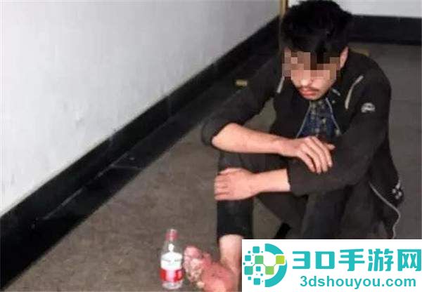 网瘾小伙被老爸抛弃